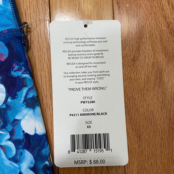 NWT Floral Reflex Leggings - Picture 3 of 5